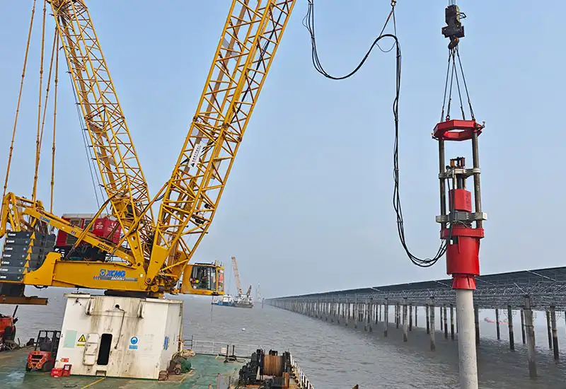 hydraulické příklepové kladivo s chapadlem